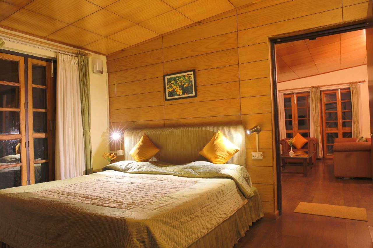 The Lake Resort Naukuchiatal Kültér fotó