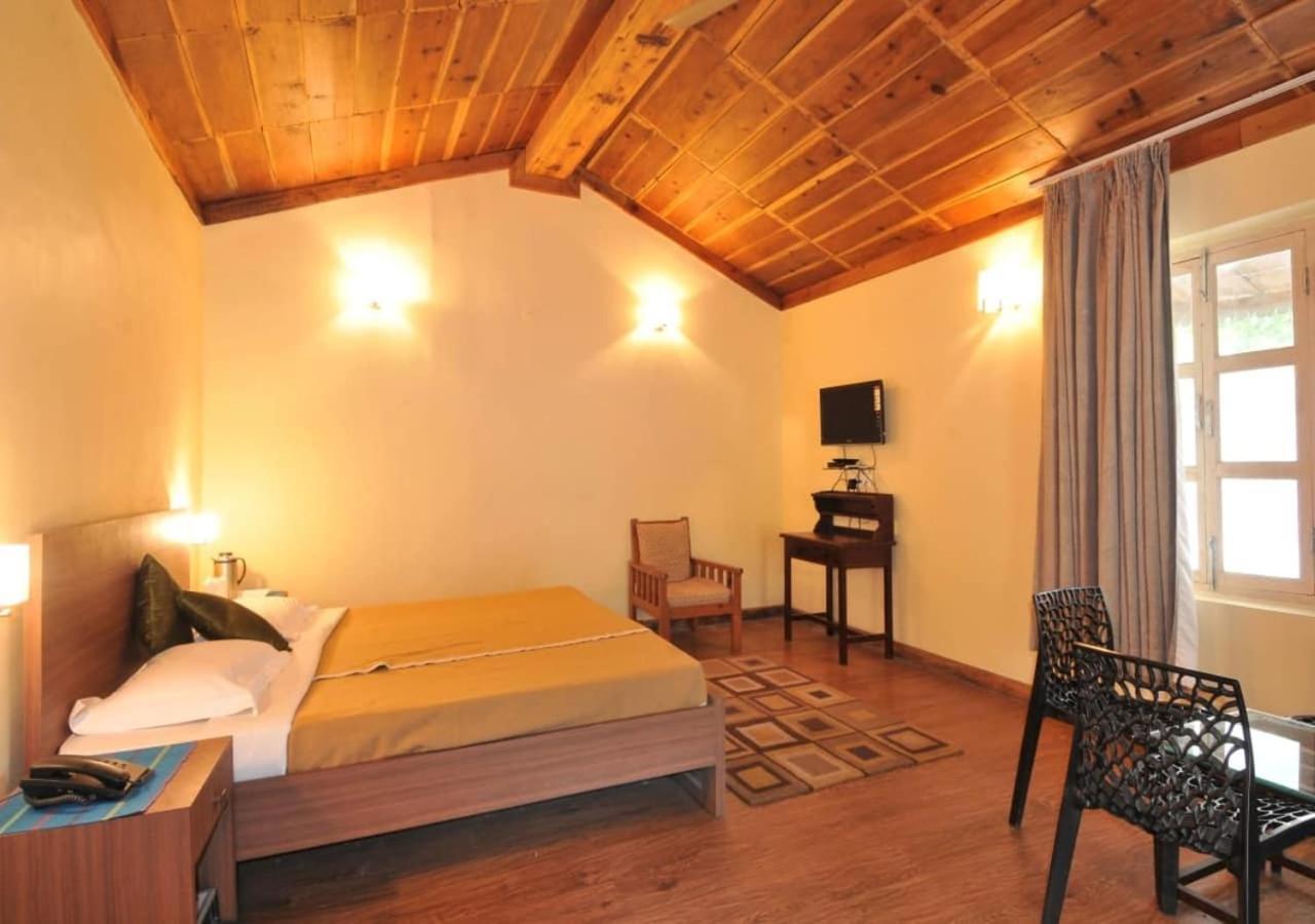 The Lake Resort Naukuchiatal Kültér fotó